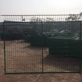 供应优质框架护栏网\吉林场地围栏网. 栅栏安装河北华久金属厂家