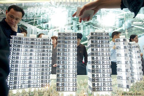房市尚未见拐点　买房还是买房地产股票？ 