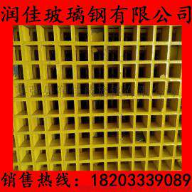 玻璃钢格栅树篦子一层层的铺设无碱纱，极大提升了格栅的强度