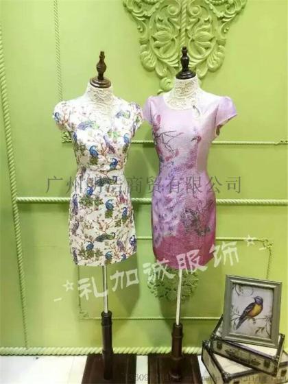华艺嘉年品牌折扣女装批发，华艺嘉年品牌库存女装批发，华艺嘉华品牌女装折扣店