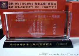 宜昌庆典礼品，隧道贯通仪式纪念品，水晶内雕工艺品定制，水晶帆船办公摆件