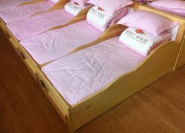 成都儿童床、幼儿床、玩具柜、书包柜、水杯架、书架